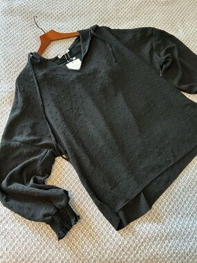 Women's Black Textured V-Neck Long Sleeve Top